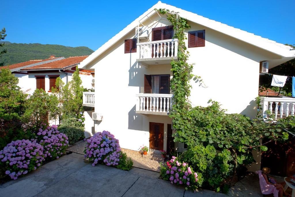 Apartments Ratkovic 티바트 객실 사진